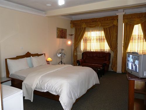 Azam Hotel Bamenda Exterior photo