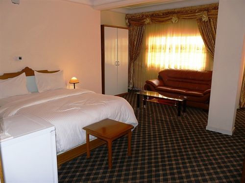 Azam Hotel Bamenda Exterior photo
