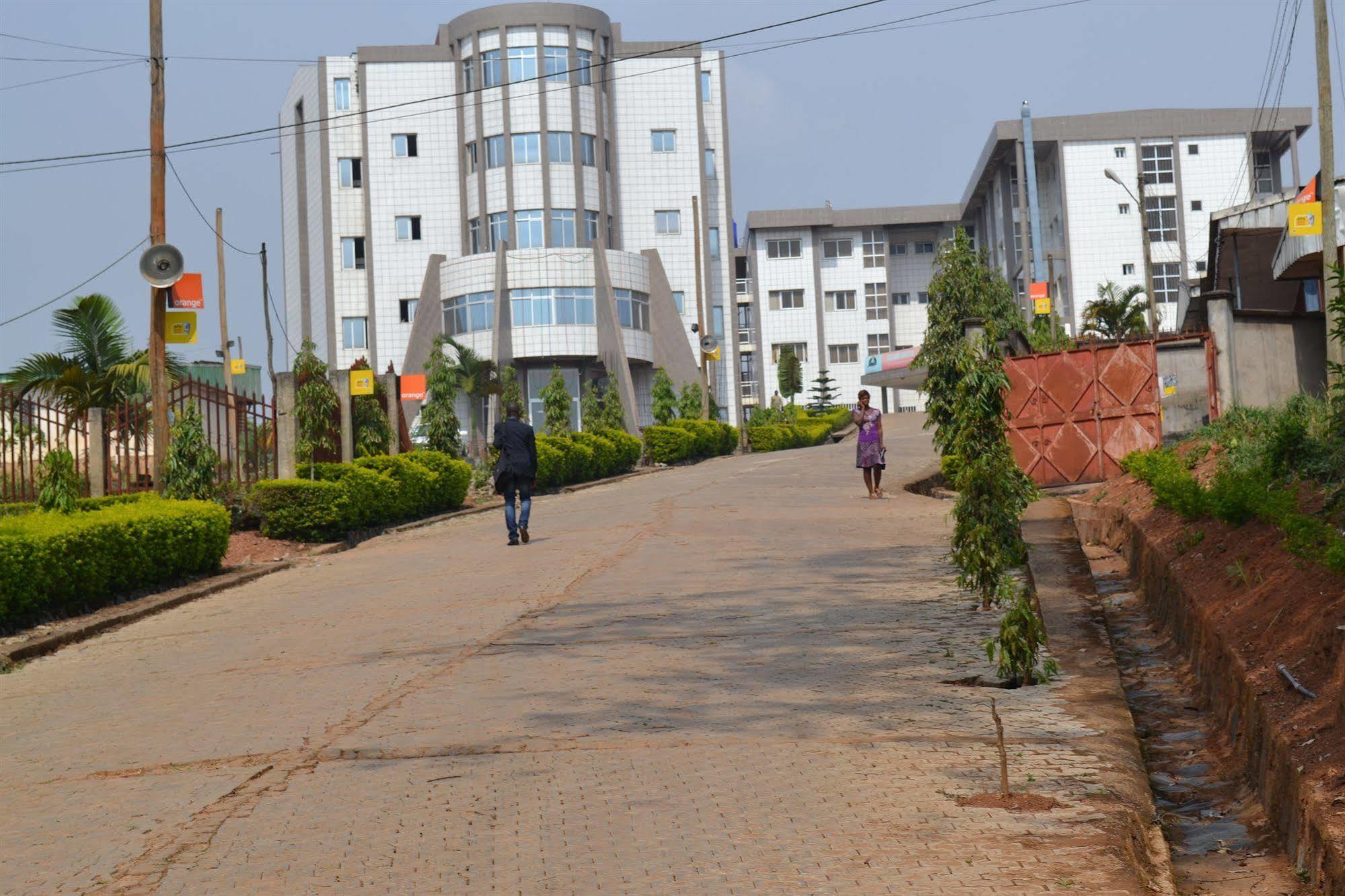 Azam Hotel Bamenda Exterior photo